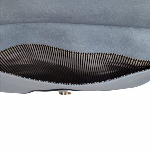 Deluxity Crossbody Envelope Bag - Picture 3 of 4